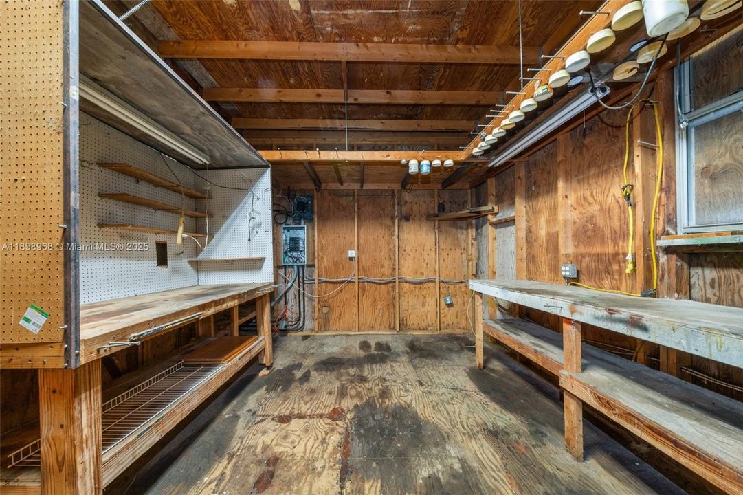 For Sale: $275,000 (2 beds, 2 baths, 1064 Square Feet)