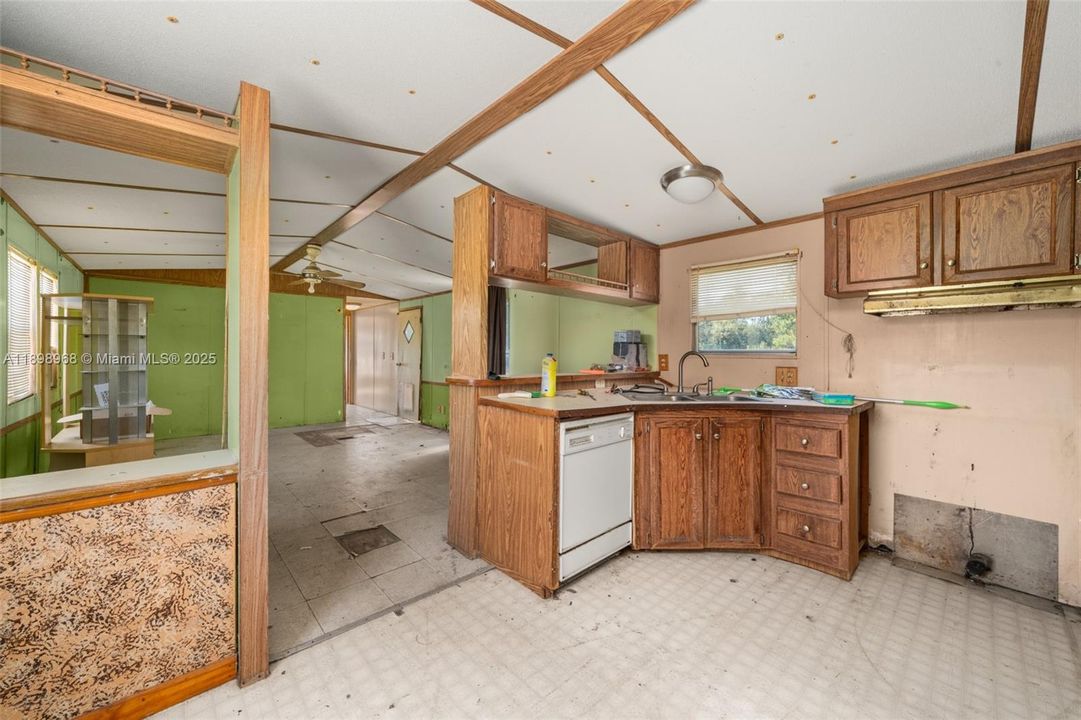 For Sale: $275,000 (2 beds, 2 baths, 1064 Square Feet)