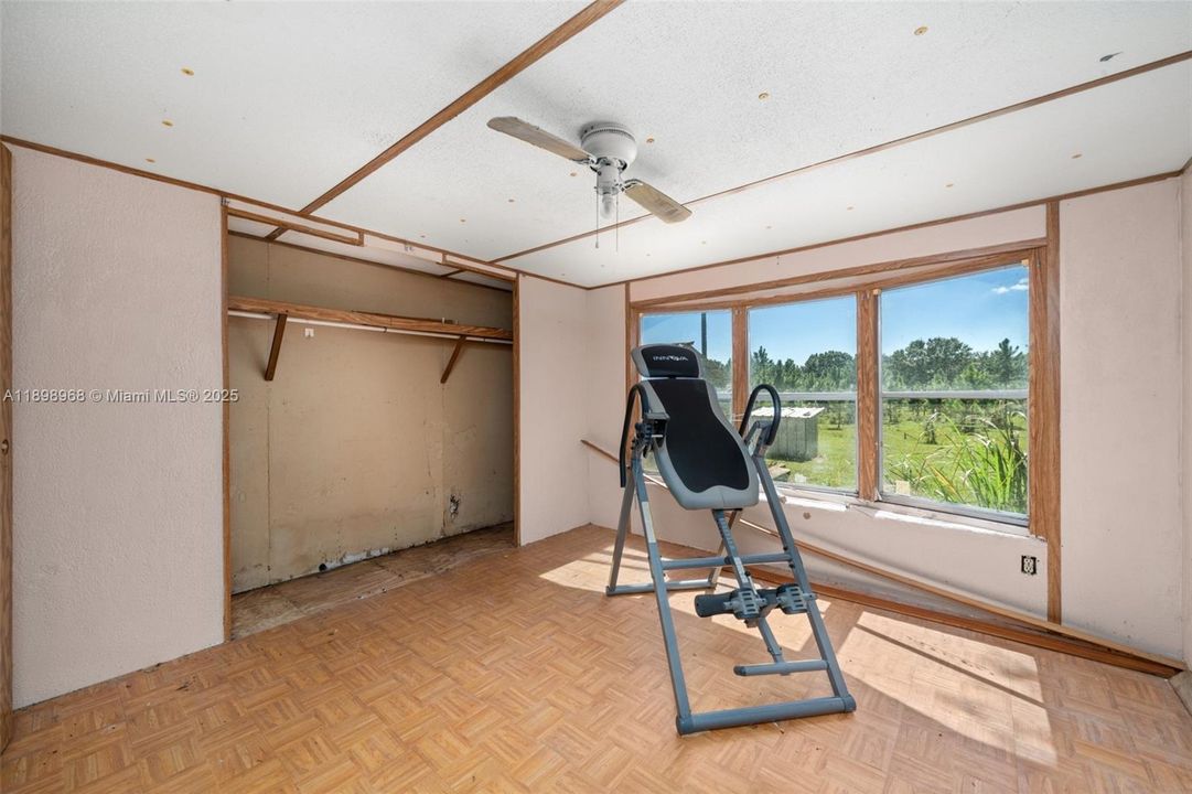 For Sale: $275,000 (2 beds, 2 baths, 1064 Square Feet)