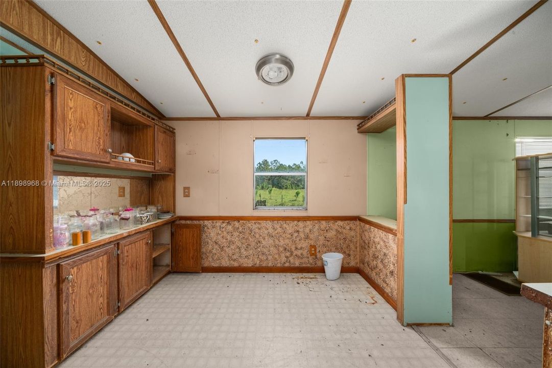 For Sale: $275,000 (2 beds, 2 baths, 1064 Square Feet)