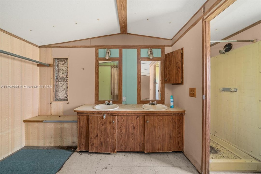 For Sale: $275,000 (2 beds, 2 baths, 1064 Square Feet)