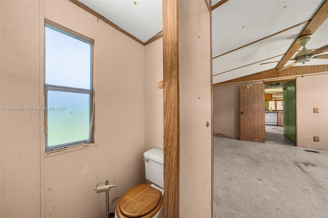 For Sale: $275,000 (2 beds, 2 baths, 1064 Square Feet)