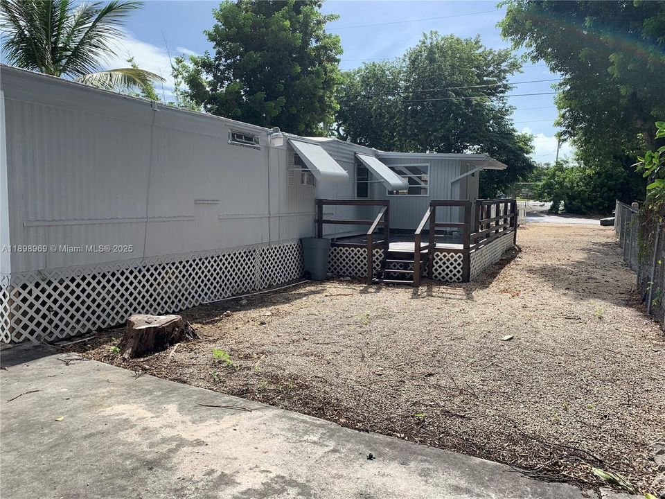 For Rent: $1,950 (3 beds, 1 baths, 846 Square Feet)