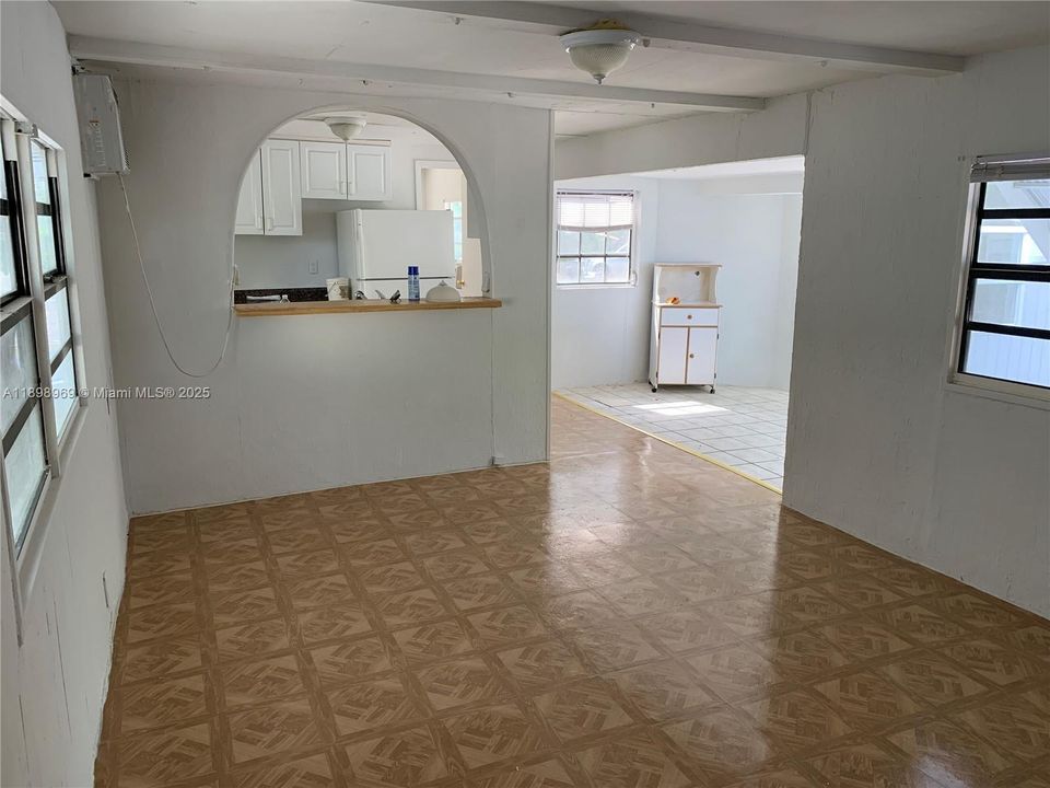 For Rent: $1,950 (3 beds, 1 baths, 846 Square Feet)