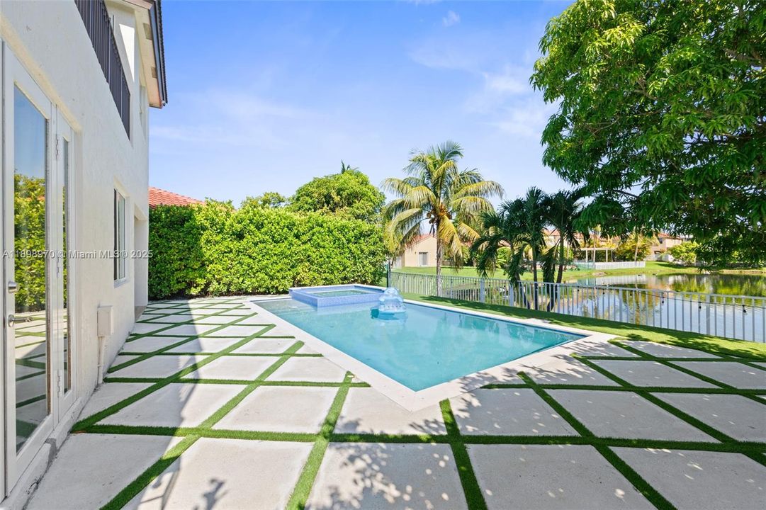 Под контрактом: $5,700 (5 спален, 3 ванн, 3123 Квадратных фут)