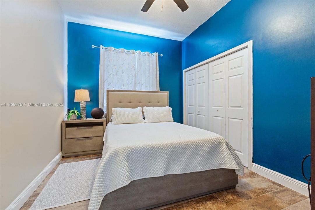 Под контрактом: $5,700 (5 спален, 3 ванн, 3123 Квадратных фут)