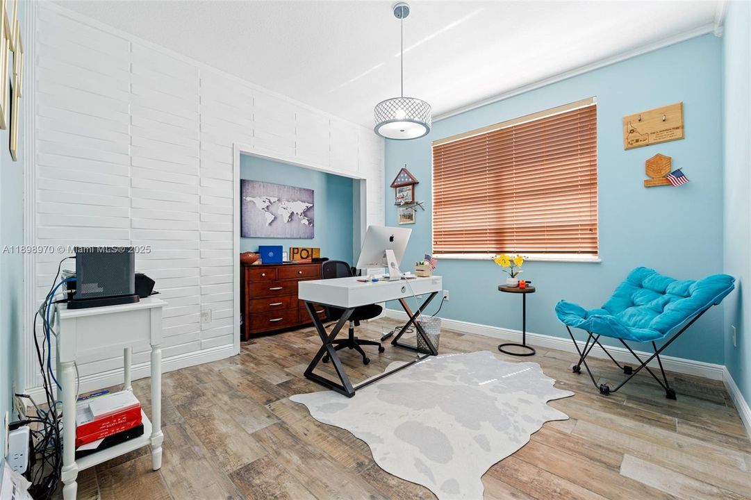 Под контрактом: $5,700 (5 спален, 3 ванн, 3123 Квадратных фут)