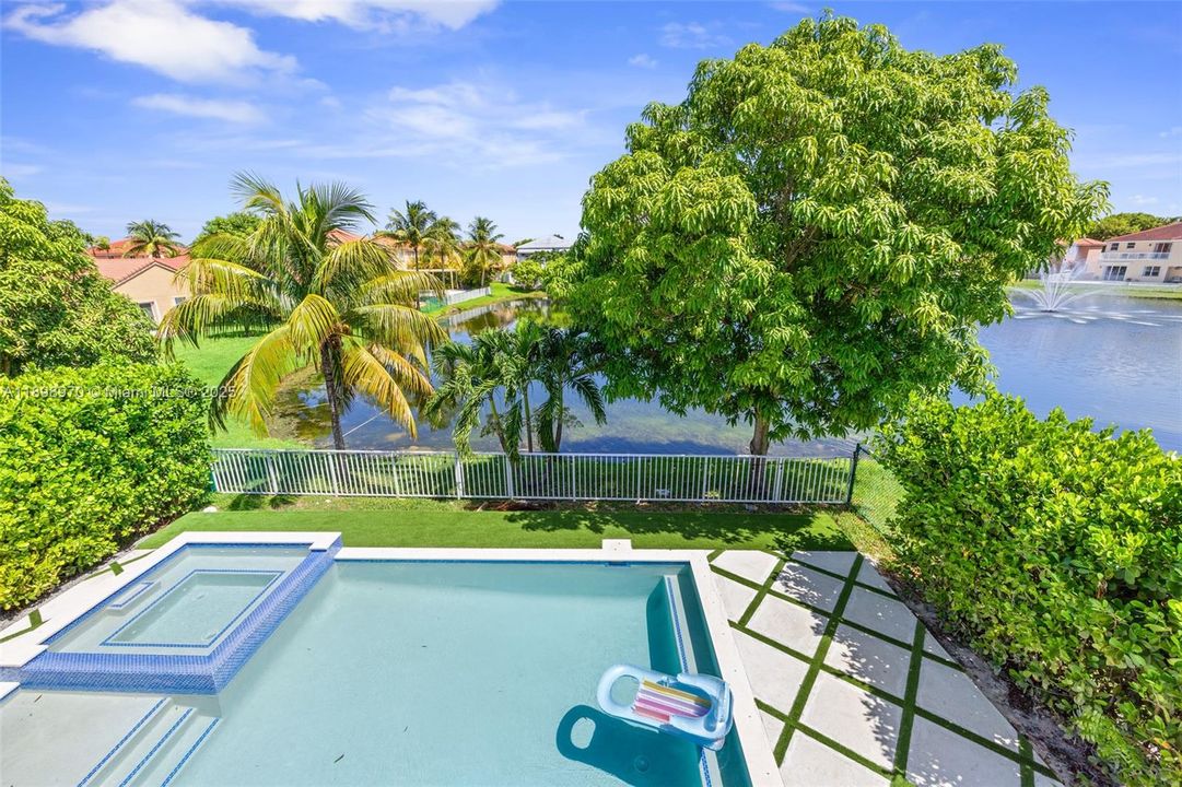 Под контрактом: $5,700 (5 спален, 3 ванн, 3123 Квадратных фут)