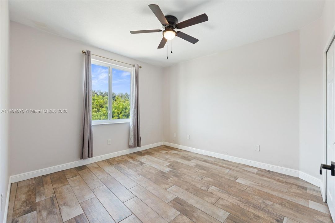 Под контрактом: $5,700 (5 спален, 3 ванн, 3123 Квадратных фут)