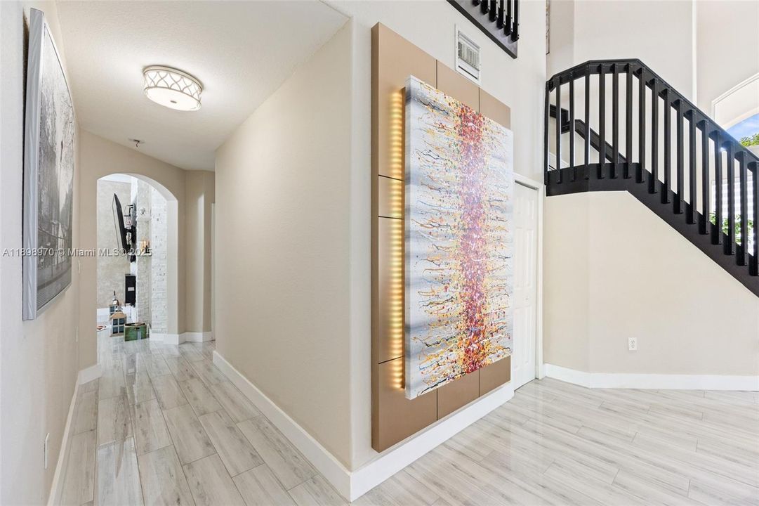 Под контрактом: $5,700 (5 спален, 3 ванн, 3123 Квадратных фут)