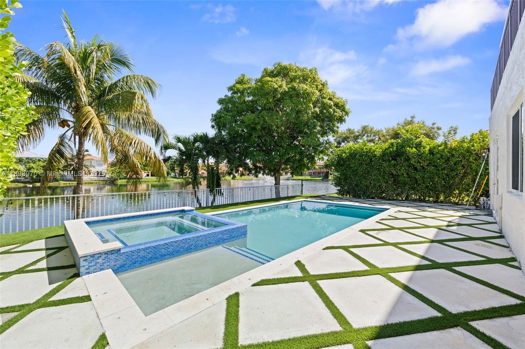 Под контрактом: $5,700 (5 спален, 3 ванн, 3123 Квадратных фут)