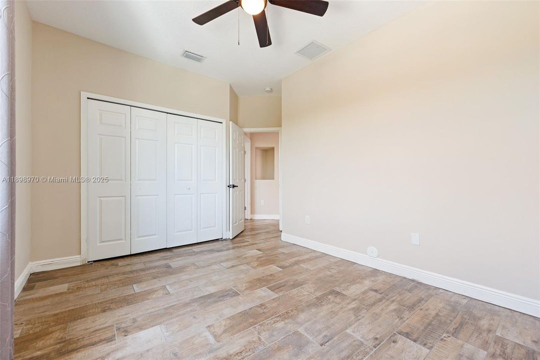 Под контрактом: $5,700 (5 спален, 3 ванн, 3123 Квадратных фут)