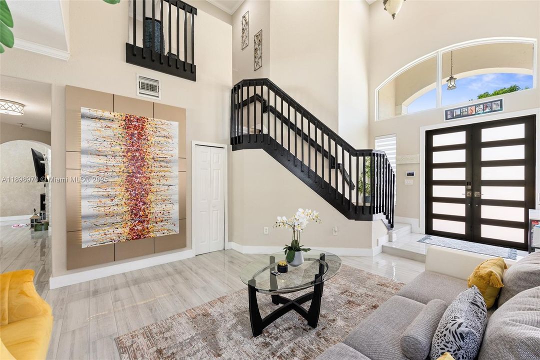 Под контрактом: $5,700 (5 спален, 3 ванн, 3123 Квадратных фут)