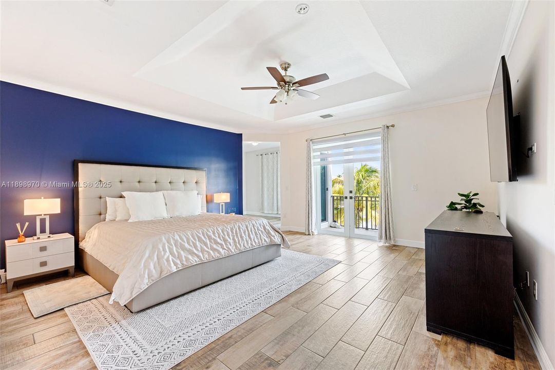 Под контрактом: $5,700 (5 спален, 3 ванн, 3123 Квадратных фут)