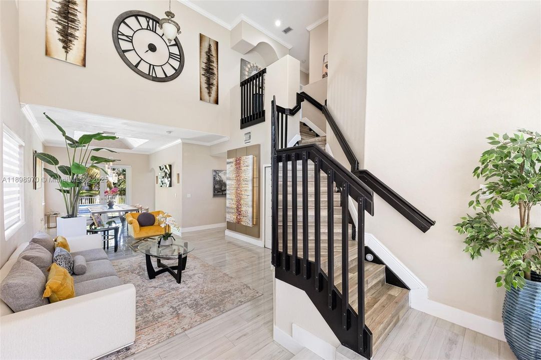 Под контрактом: $5,700 (5 спален, 3 ванн, 3123 Квадратных фут)