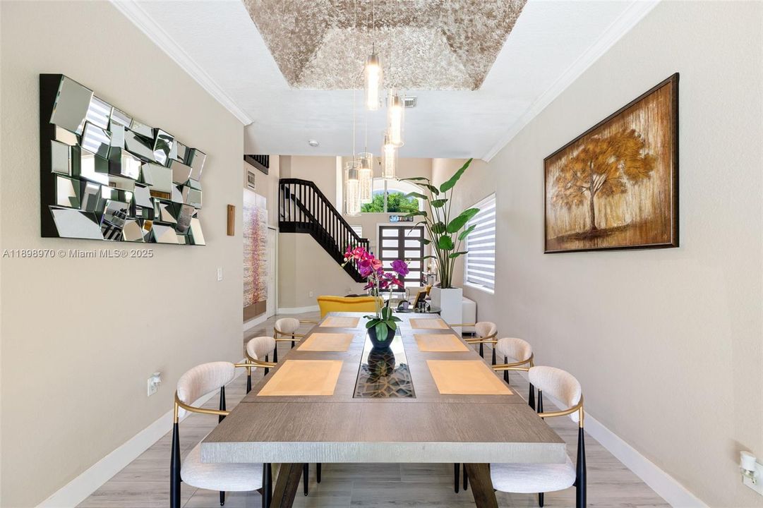 Под контрактом: $5,700 (5 спален, 3 ванн, 3123 Квадратных фут)