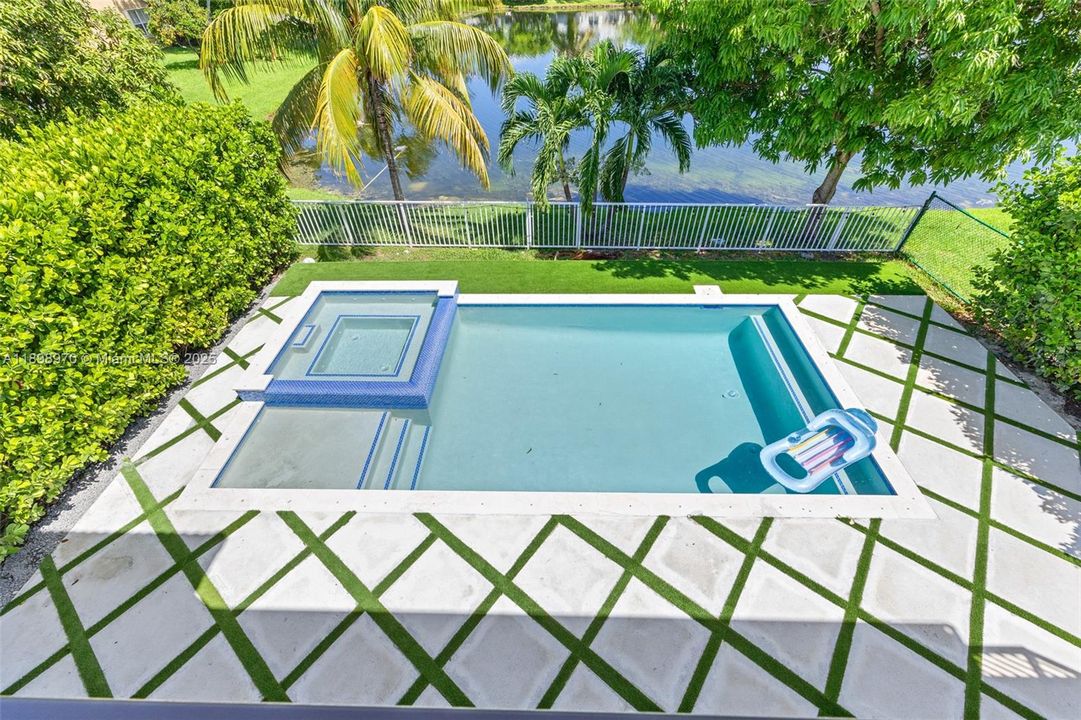 Под контрактом: $5,700 (5 спален, 3 ванн, 3123 Квадратных фут)