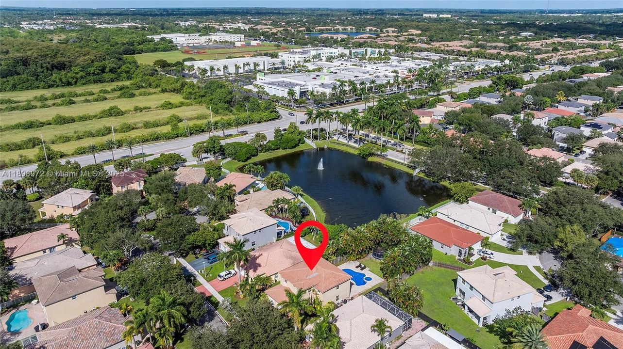 Под контрактом: $699,900 (4 спален, 3 ванн, 2350 Квадратных фут)