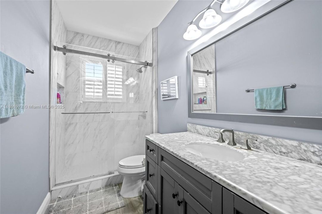 Под контрактом: $699,900 (4 спален, 3 ванн, 2350 Квадратных фут)