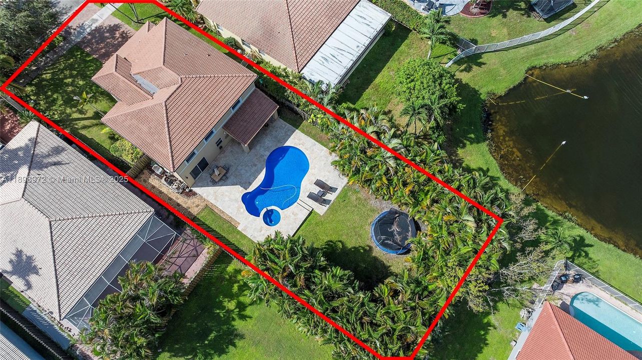 Под контрактом: $699,900 (4 спален, 3 ванн, 2350 Квадратных фут)