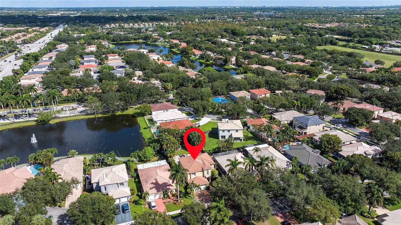 Под контрактом: $699,900 (4 спален, 3 ванн, 2350 Квадратных фут)