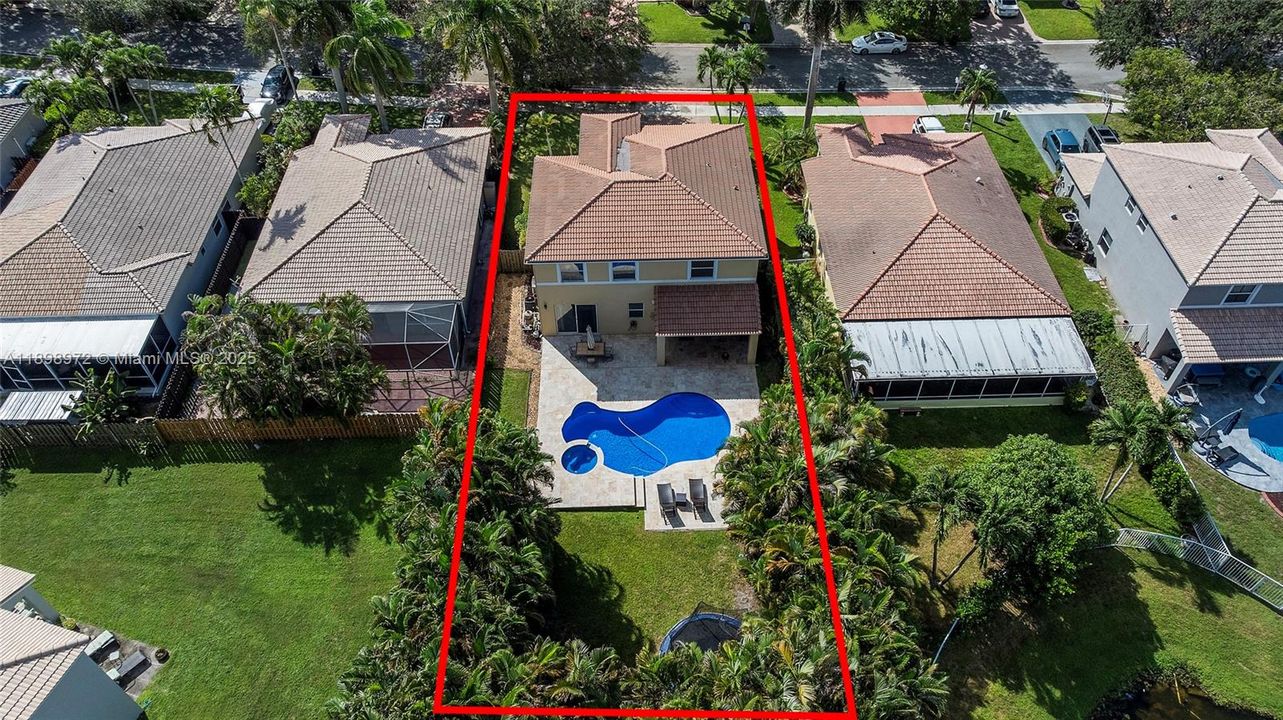 Под контрактом: $699,900 (4 спален, 3 ванн, 2350 Квадратных фут)