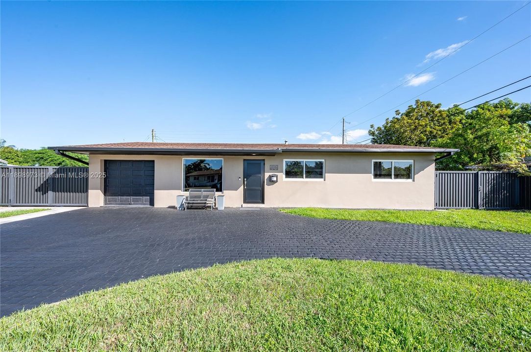 Active With Contract: $855,000 (4 beds, 2 baths, 1748 Square Feet)