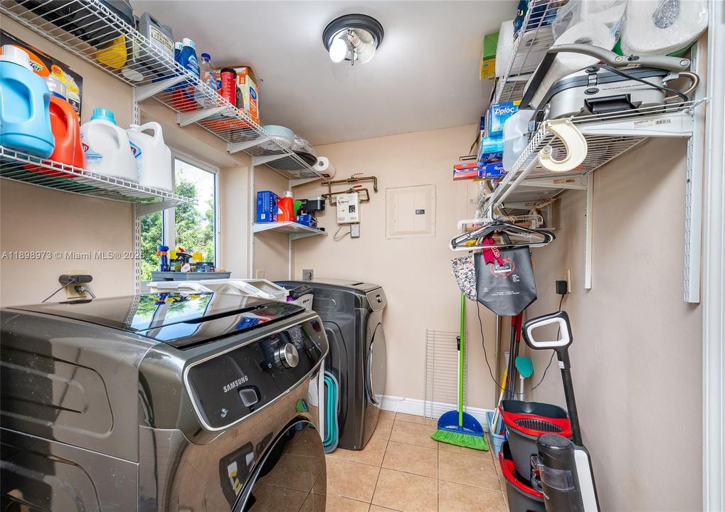 Active With Contract: $855,000 (4 beds, 2 baths, 1748 Square Feet)