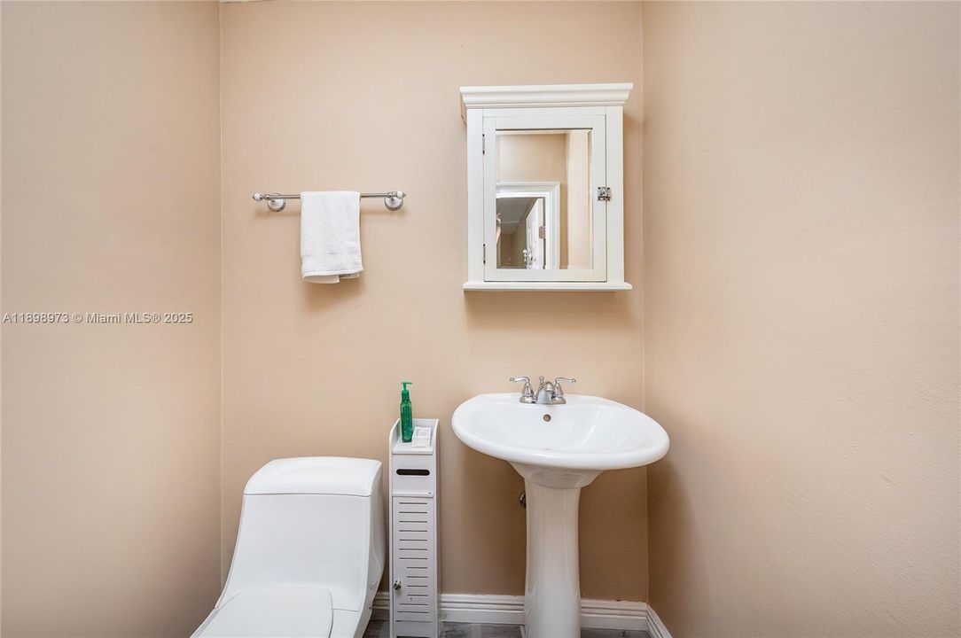 Active With Contract: $855,000 (4 beds, 2 baths, 1748 Square Feet)