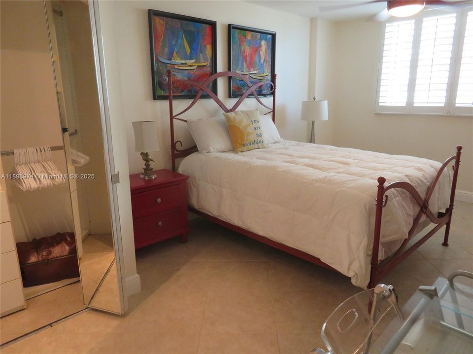 合同活跃: $415,000 (1 贝兹, 1 浴室, 659 平方英尺)