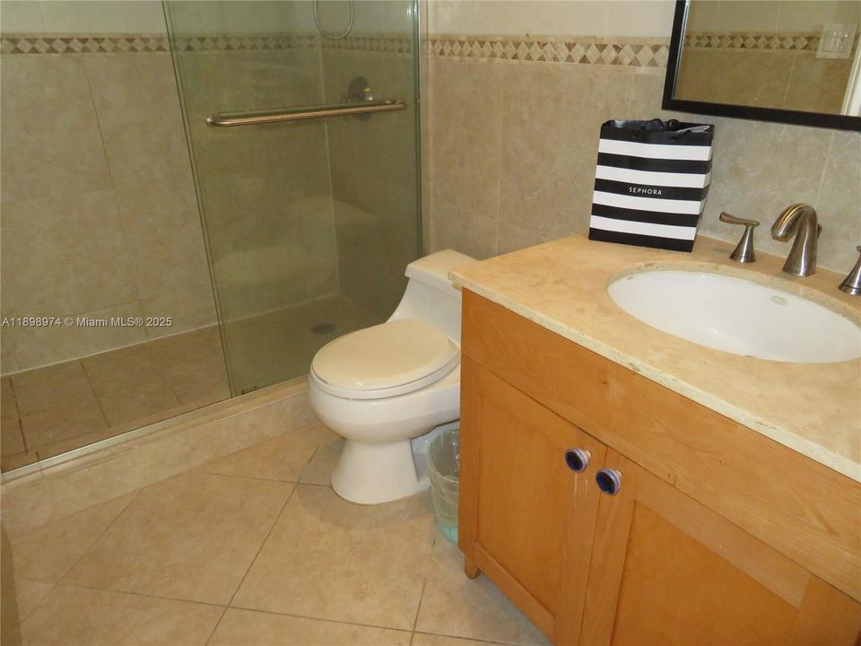 合同活跃: $415,000 (1 贝兹, 1 浴室, 659 平方英尺)