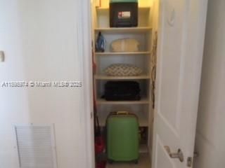 合同活跃: $415,000 (1 贝兹, 1 浴室, 659 平方英尺)