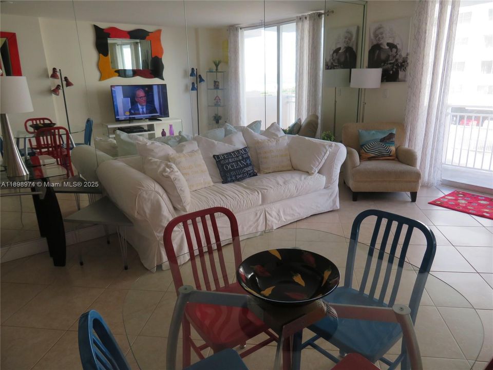 合同活跃: $415,000 (1 贝兹, 1 浴室, 659 平方英尺)