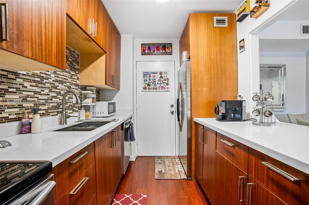 For Sale: $279,000 (2 beds, 2 baths, 1154 Square Feet)