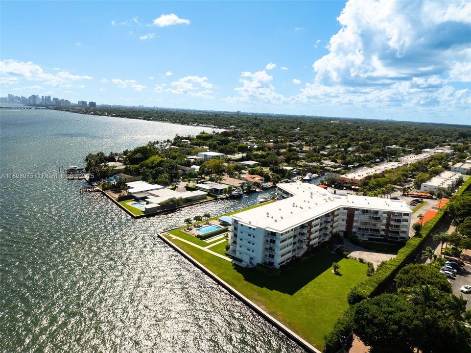 For Sale: $279,000 (2 beds, 2 baths, 1154 Square Feet)