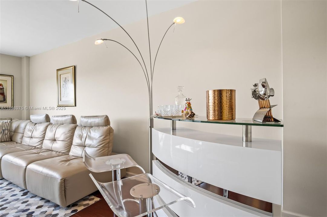 For Sale: $279,000 (2 beds, 2 baths, 1154 Square Feet)