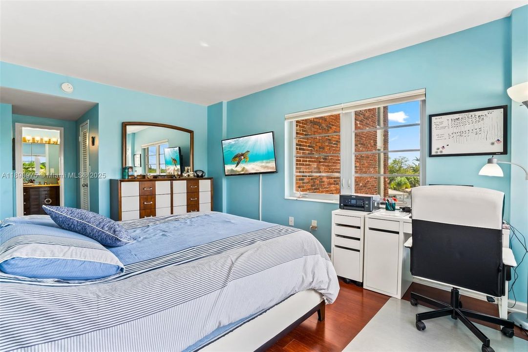 For Sale: $279,000 (2 beds, 2 baths, 1154 Square Feet)