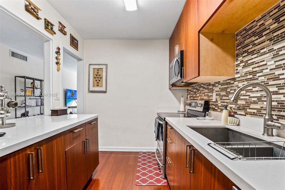For Sale: $279,000 (2 beds, 2 baths, 1154 Square Feet)