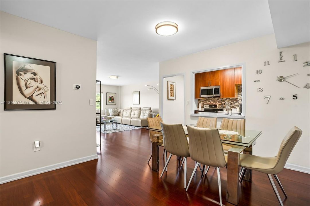 For Sale: $279,000 (2 beds, 2 baths, 1154 Square Feet)