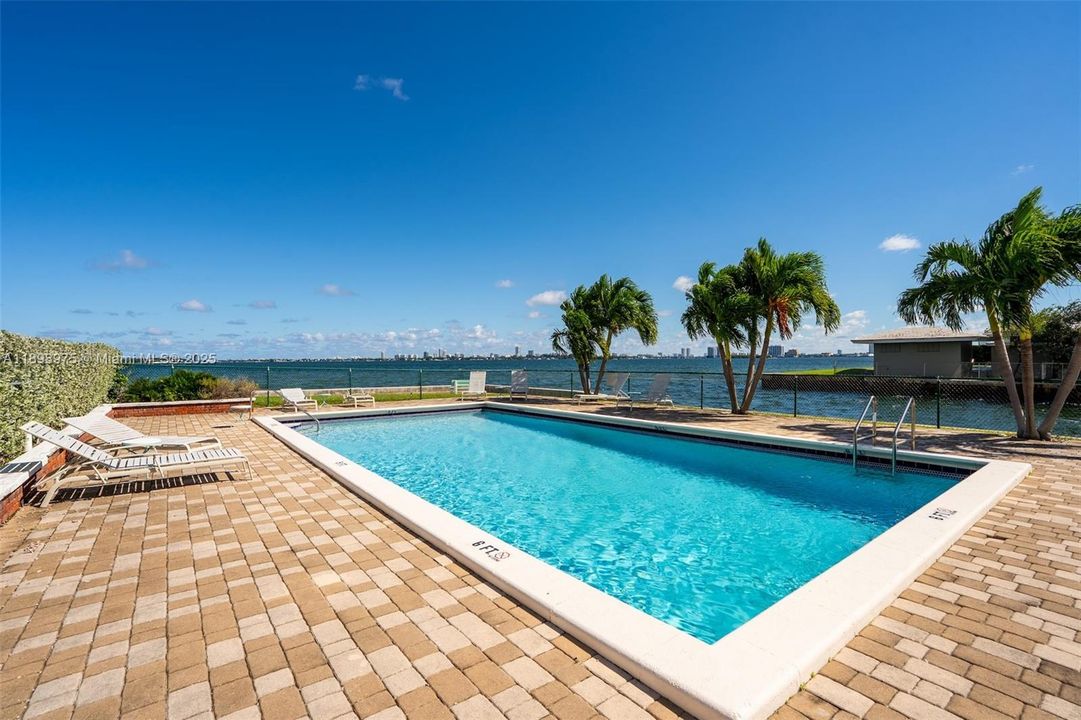 For Sale: $279,000 (2 beds, 2 baths, 1154 Square Feet)