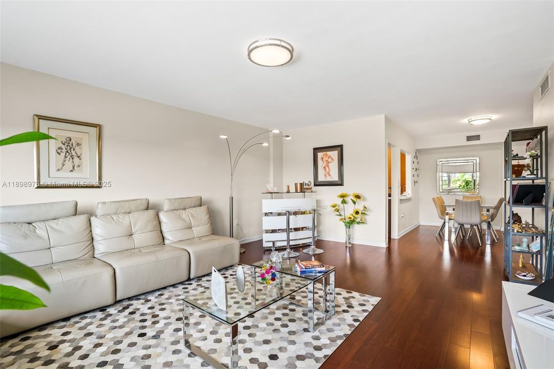 For Sale: $279,000 (2 beds, 2 baths, 1154 Square Feet)