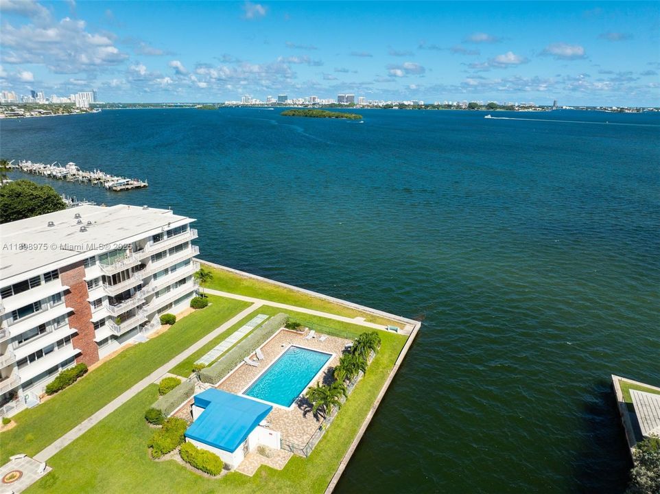 For Sale: $279,000 (2 beds, 2 baths, 1154 Square Feet)