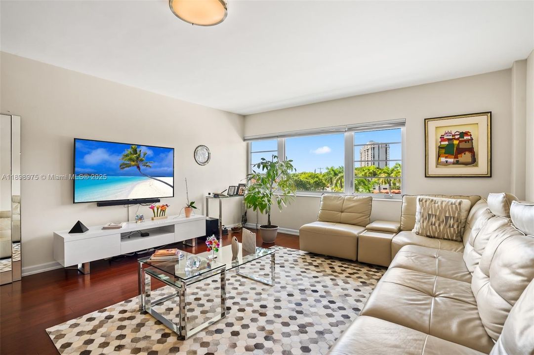 For Sale: $279,000 (2 beds, 2 baths, 1154 Square Feet)