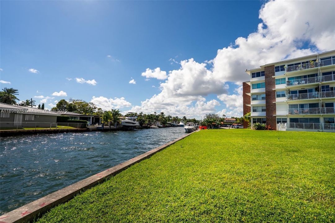 For Sale: $279,000 (2 beds, 2 baths, 1154 Square Feet)