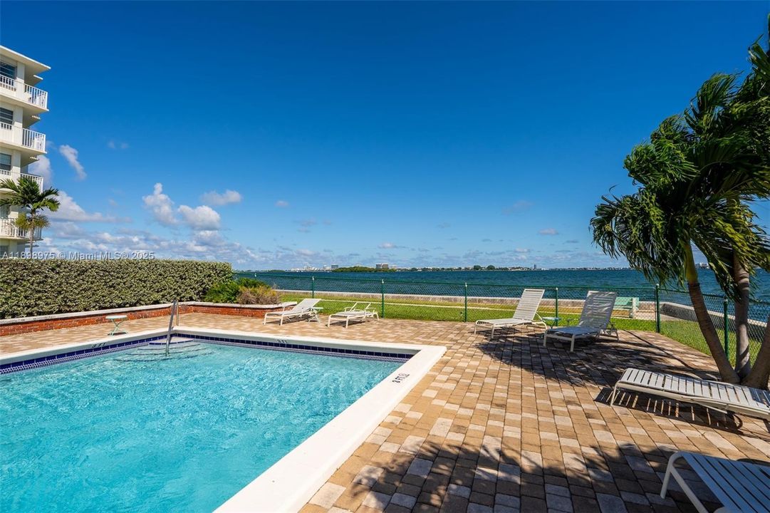 For Sale: $279,000 (2 beds, 2 baths, 1154 Square Feet)