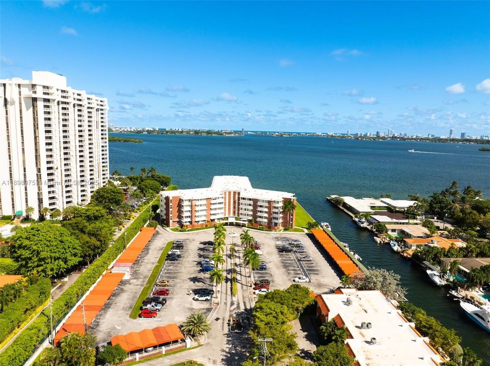 For Sale: $279,000 (2 beds, 2 baths, 1154 Square Feet)