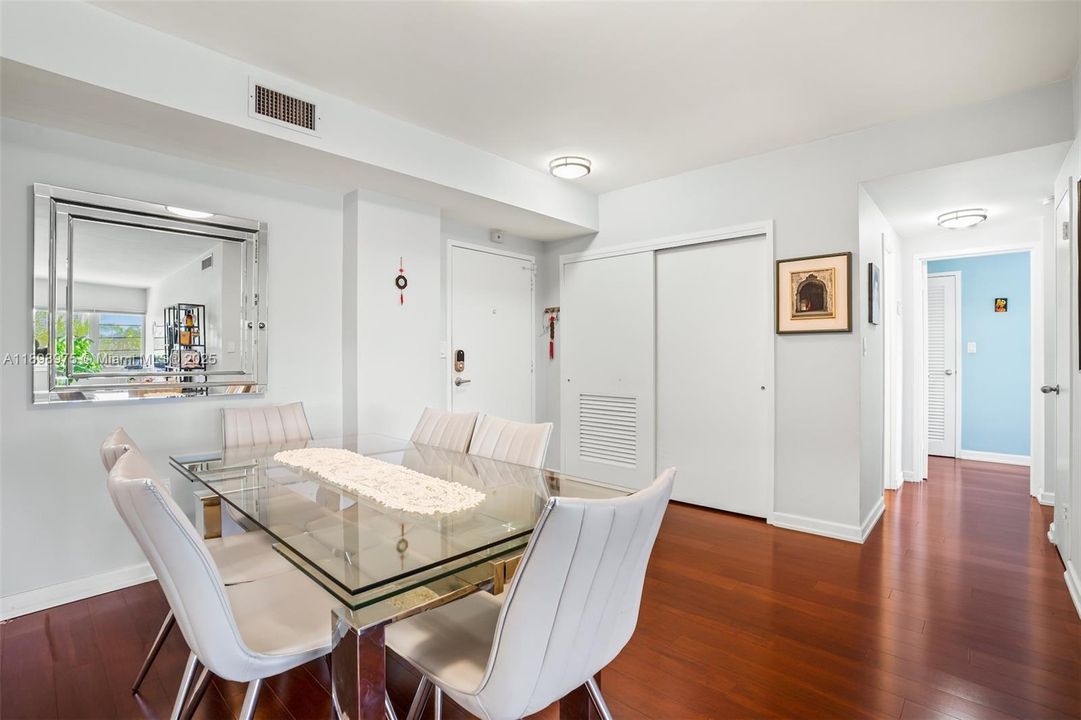 For Sale: $279,000 (2 beds, 2 baths, 1154 Square Feet)