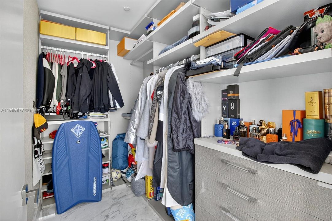 Activo con contrato: $22,000 (3 camas, 4 baños, 2877 Pies cuadrados)