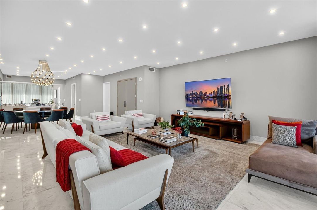 Activo con contrato: $22,000 (3 camas, 4 baños, 2877 Pies cuadrados)