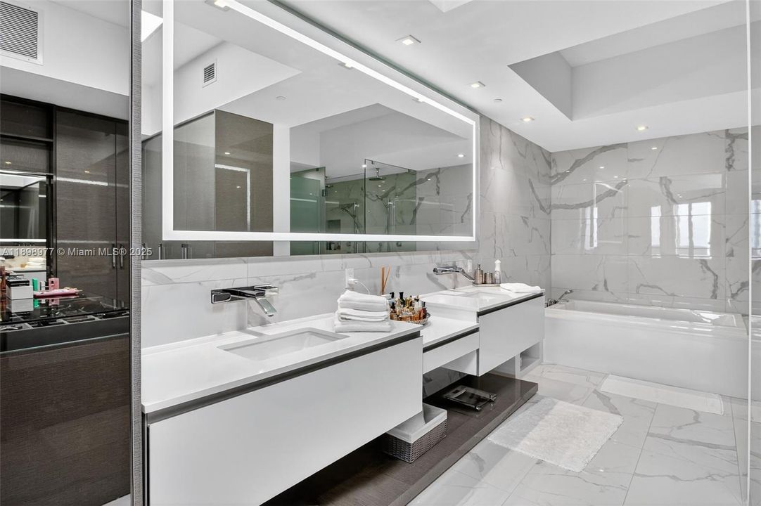 Activo con contrato: $22,000 (3 camas, 4 baños, 2877 Pies cuadrados)